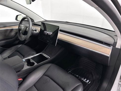 Used 2023 Tesla Model 3 Standard Range image 26