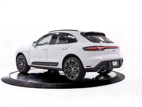 Certified 2026 Porsche Macan AWD/4WD image 3