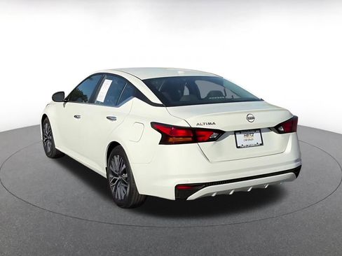 Used 2025 Nissan Altima 2.5 SV image 11