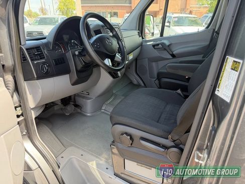 Used 2015 Mercedes-Benz Sprinter 2500 image 13