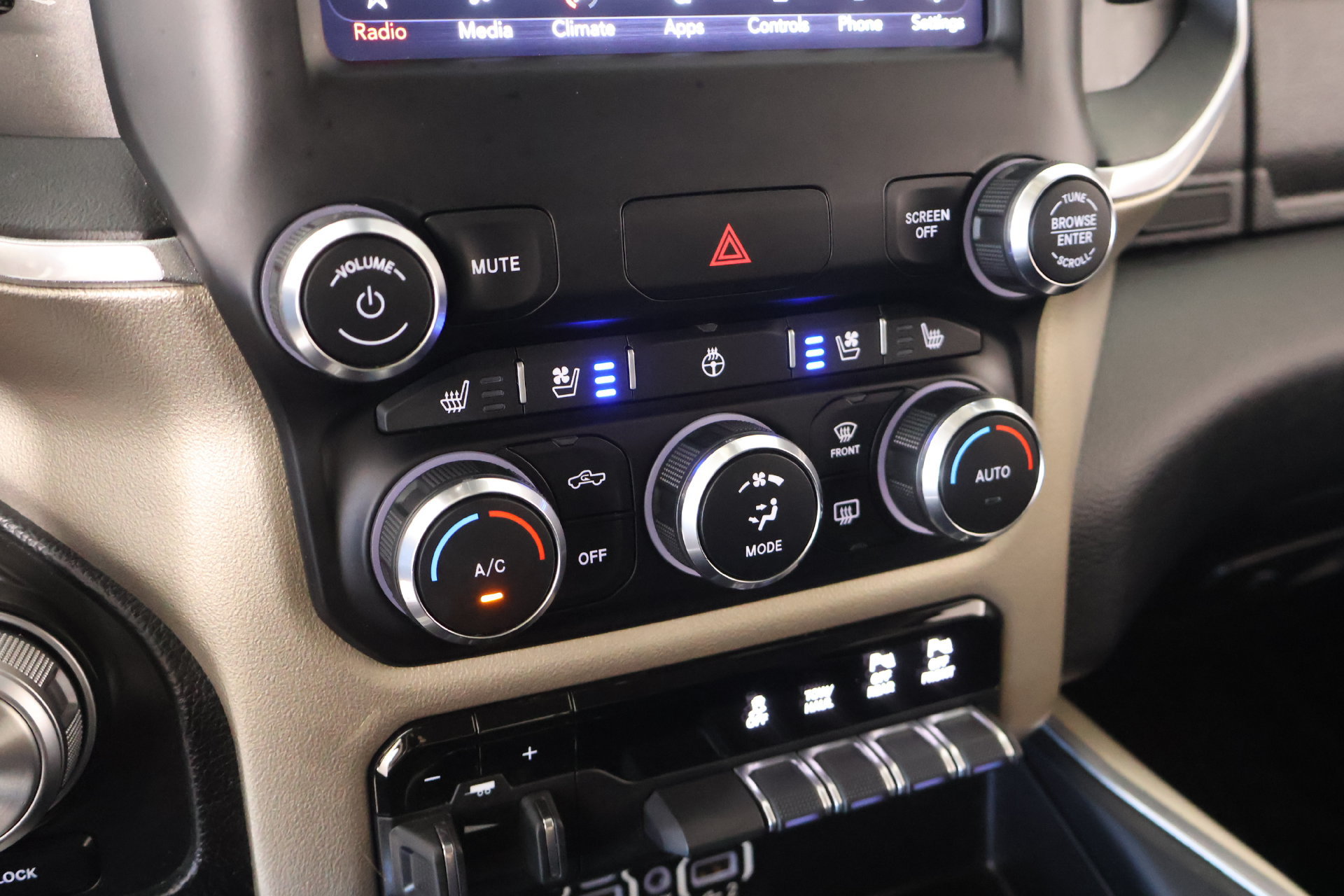 Used 2020 RAM 1500 Laramie AWD/4WD image 7