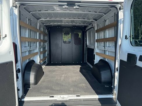 Used 2025 RAM ProMaster 2500 w/ U-Haul Equipment Group FWD image 8