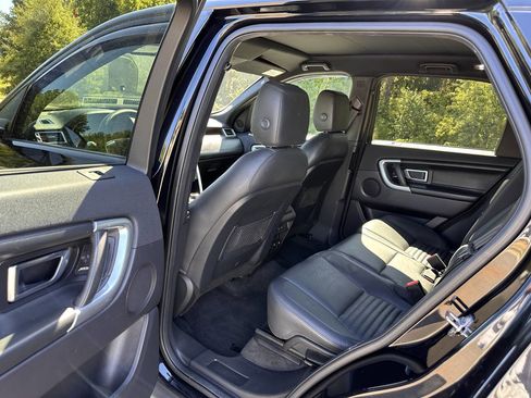 Used 2017 Land Rover Discovery Sport HSE Luxury image 12
