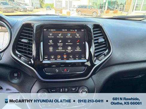 Used 2019 Jeep Cherokee Overland AWD/4WD image 8