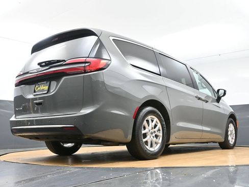 Used 2025 Chrysler Pacifica Select FWD image 55