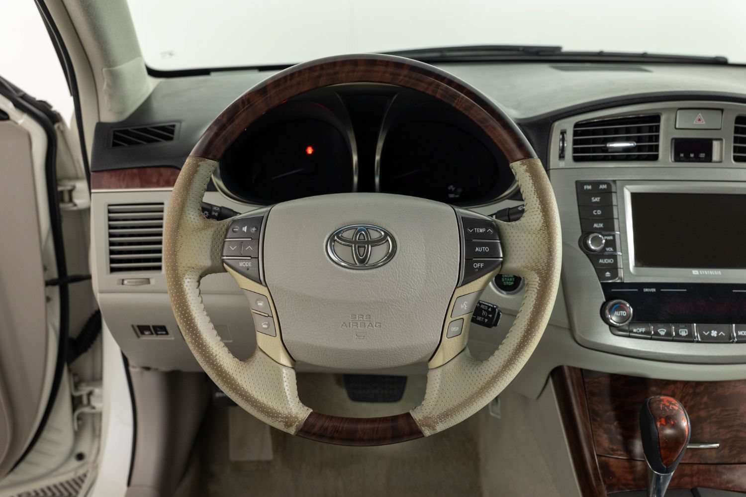 Used 2011 Toyota Avalon Limited FWD image 28