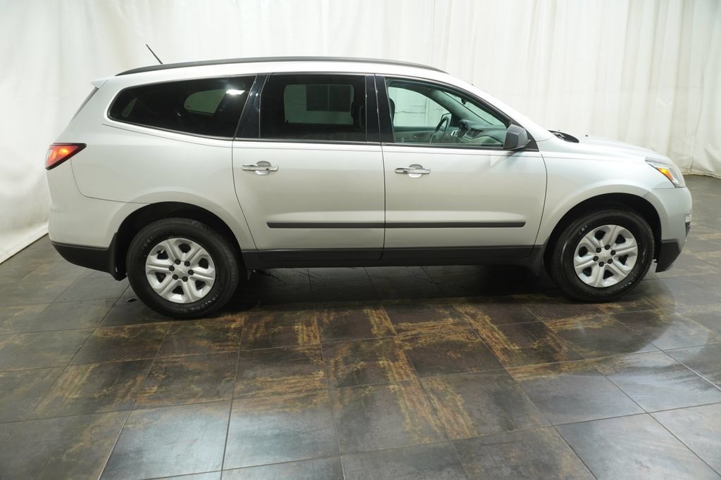 Used 2017 Chevrolet Traverse LS AWD/4WD image 4
