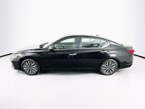 Used 2025 Nissan Altima 2.5 SV image 4
