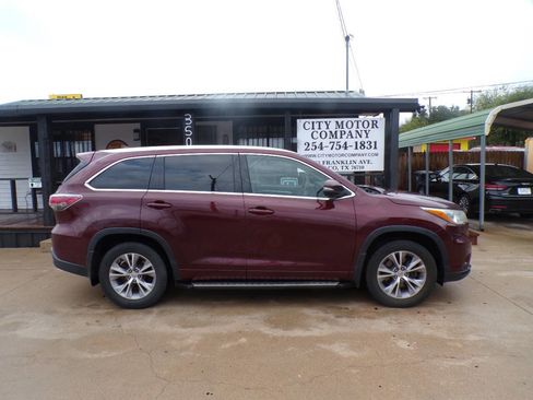 Used 2015 Toyota Highlander XLE image 1