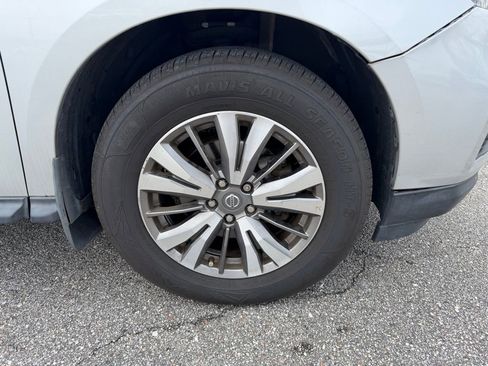 Used 2019 Nissan Pathfinder S image 4