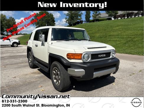 Used 2013 Toyota FJ Cruiser 4WD w/ Upgrade Pkg image 1