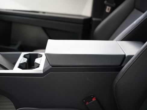 Used 2024 Tesla Cybertruck AWD Crew Cab image 30