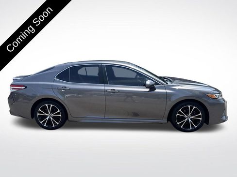 Used 2020 Toyota Camry SE FWD image 8