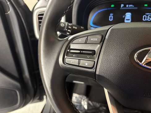 Used 2025 Hyundai Venue SEL FWD image 21
