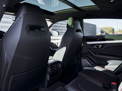 Used 2021 Lamborghini Urus image 36