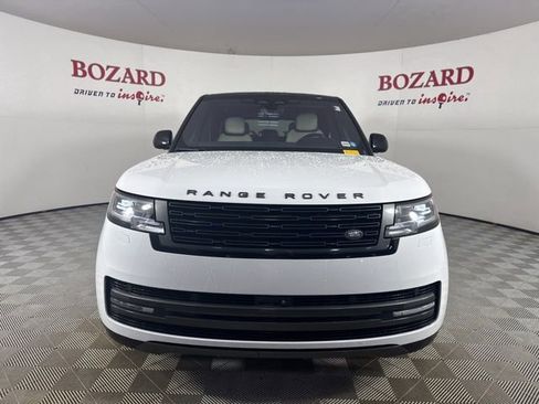 Used 2023 Land Rover Range Rover SE image 2