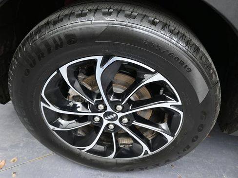 Used 2025 Lincoln Nautilus Premier image 34