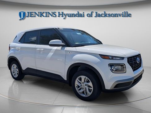 New 2025 Hyundai Venue SE image 7