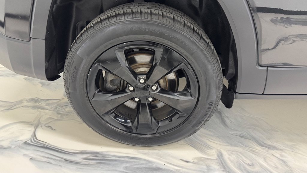 Used 2016 Jeep Cherokee Latitude w/ Cold Weather Group AWD/4WD image 15