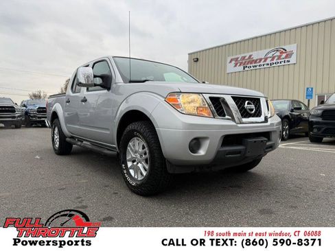 Used 2015 Nissan Frontier SV image 1