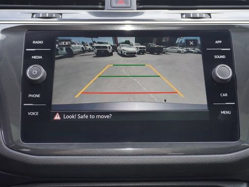 Used 2022 Volkswagen Tiguan SE FWD image 17