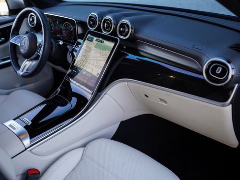 Used 2023 Mercedes-Benz GLC 300 4MATIC image 17