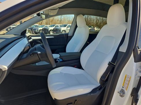 Used 2025 Tesla Model Y Long Range image 16