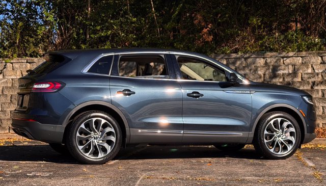 Used 2022 Lincoln Nautilus Reserve AWD/4WD image 5