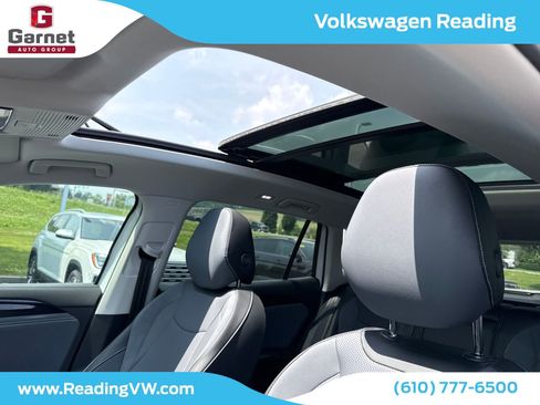 Used 2025 Volkswagen Tiguan SE w/ Panoramic Sunroof Package AWD/4WD image 12