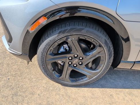 New 2026 Chevrolet Equinox EV RS image 3