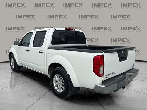 Used 2018 Nissan Frontier SV image 3