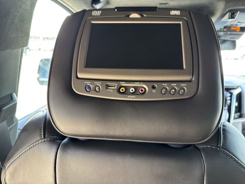 Used 2019 Cadillac Escalade Platinum image 31