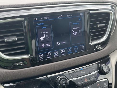 Used 2018 Chrysler Pacifica Touring-L Plus FWD image 27
