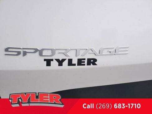 Used 2023 Kia Sportage EX image 13