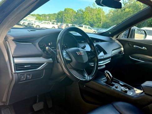Used 2020 Cadillac XT4 Premium Luxury w/ Cold Weather Package AWD/4WD image 16