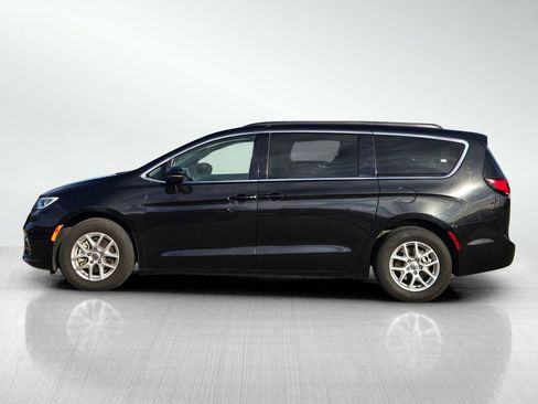 Used 2022 Chrysler Pacifica Touring-L image 7