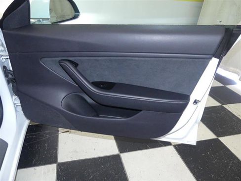 Used 2019 Tesla Model 3 Standard Range Plus image 22