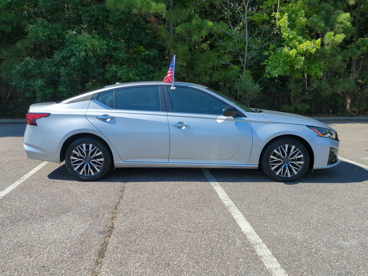 Used 2025 Nissan Altima 2.5 SV FWD image 3