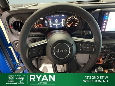 New 2025 Jeep Gladiator Rubicon w/ Convenience Group AWD/4WD image 21