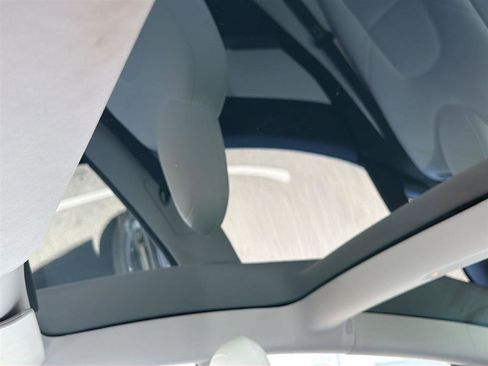 Used 2018 Tesla Model 3 Performance image 8