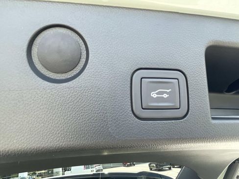 Used 2025 Chevrolet Equinox LT w/ Convenience Package II FWD image 12