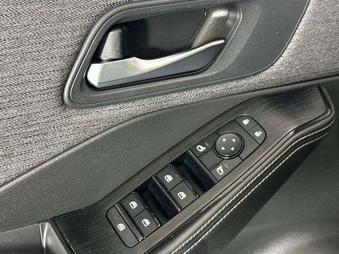 Used 2022 Nissan Rogue SV image 13