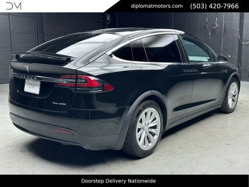 Used 2020 Tesla Model X image 7
