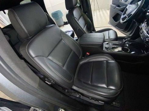 Used 2023 Chevrolet Traverse LT w/ Midnight/Sport Edition AWD/4WD image 18