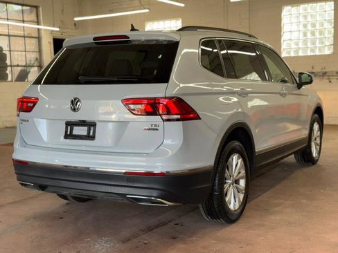 Used 2018 Volkswagen Tiguan SE w/ Panoramic Sunroof Package image 8