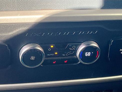 Used 2023 Ford Expedition Max Limited image 27