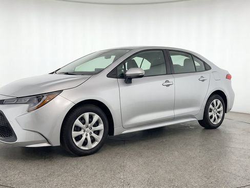 Used 2025 Toyota Corolla LE FWD image 3