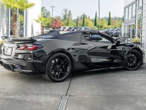 Used 2025 Chevrolet Corvette Z06 RWD image 7
