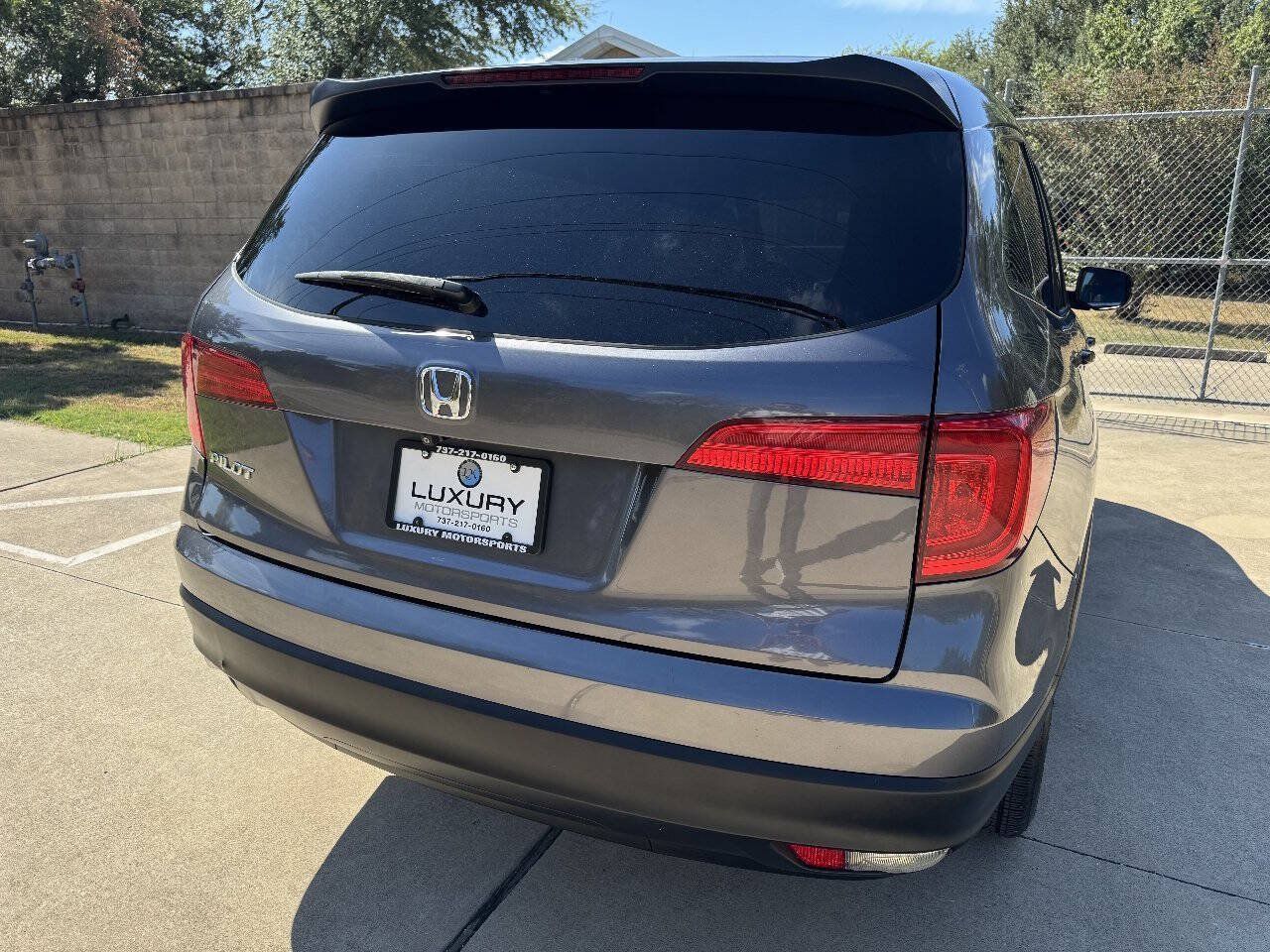 Used 2017 Honda Pilot LX image 12