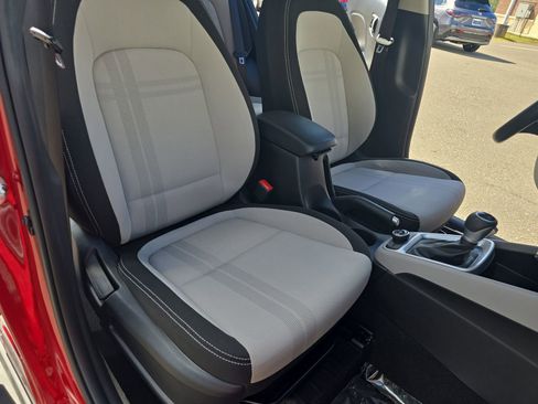 Used 2024 Hyundai Venue SEL image 16
